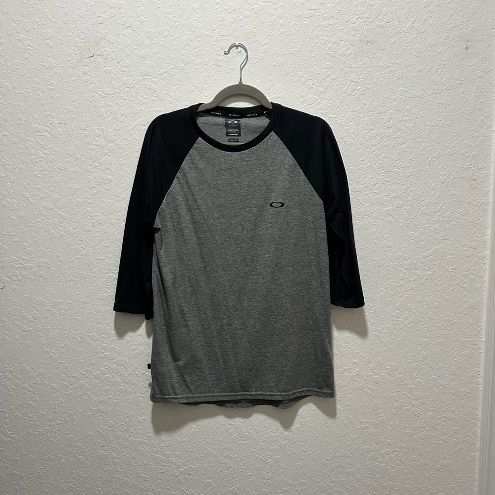 Oakley Men's Gray and Black Raglan Shirt